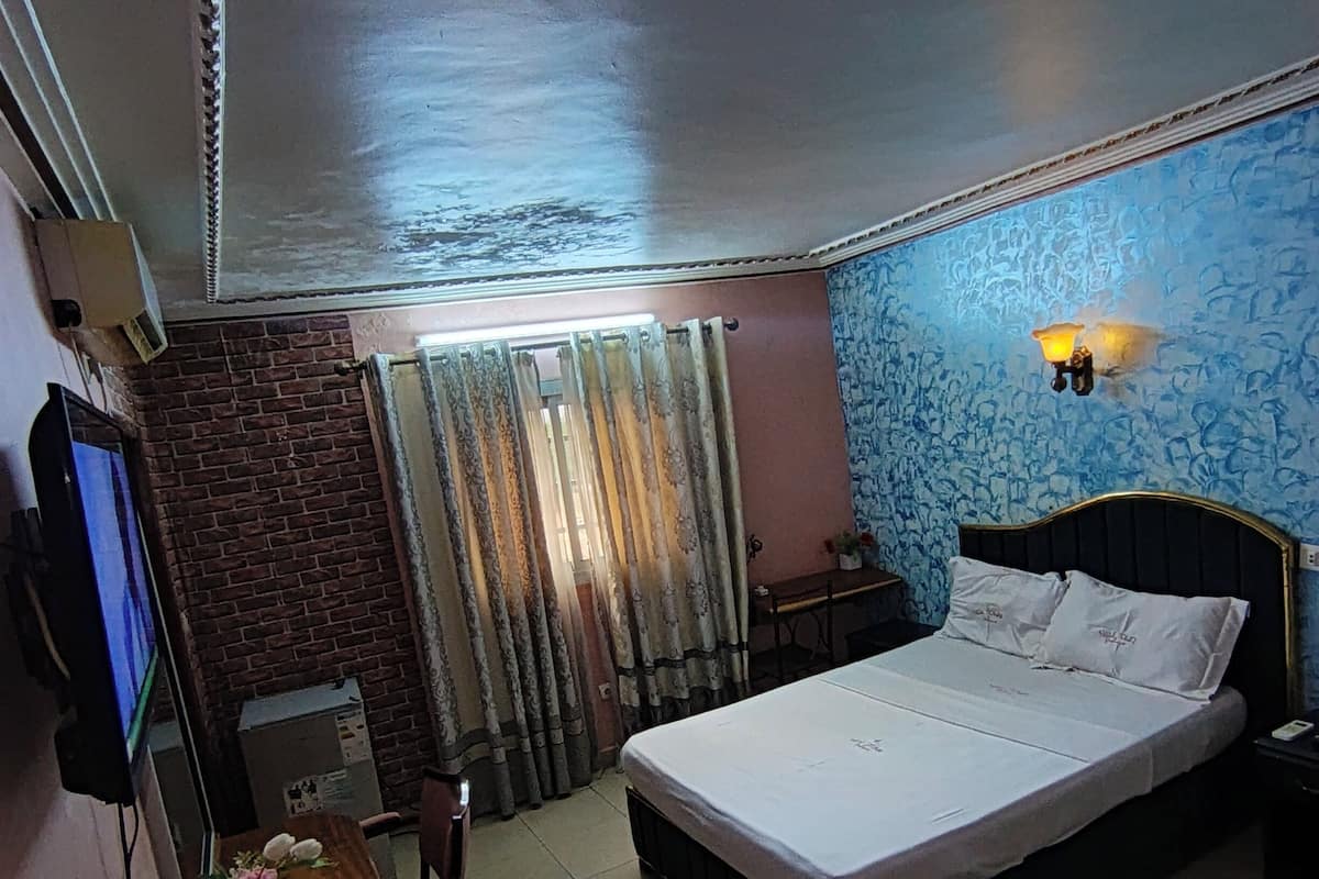 Economy Room | In-room safe, laptop workspace, free WiFi, bed sheets