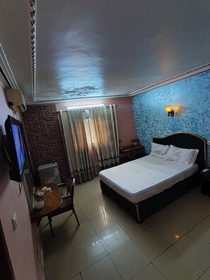 Standardrum | Värdeförvaringsskåp på rummet, arbetsyta för laptop och gratis wi-fi