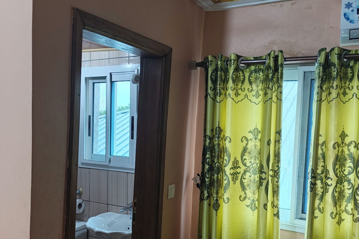 Luxury Room | In-room safe, laptop workspace, free WiFi, bed sheets
