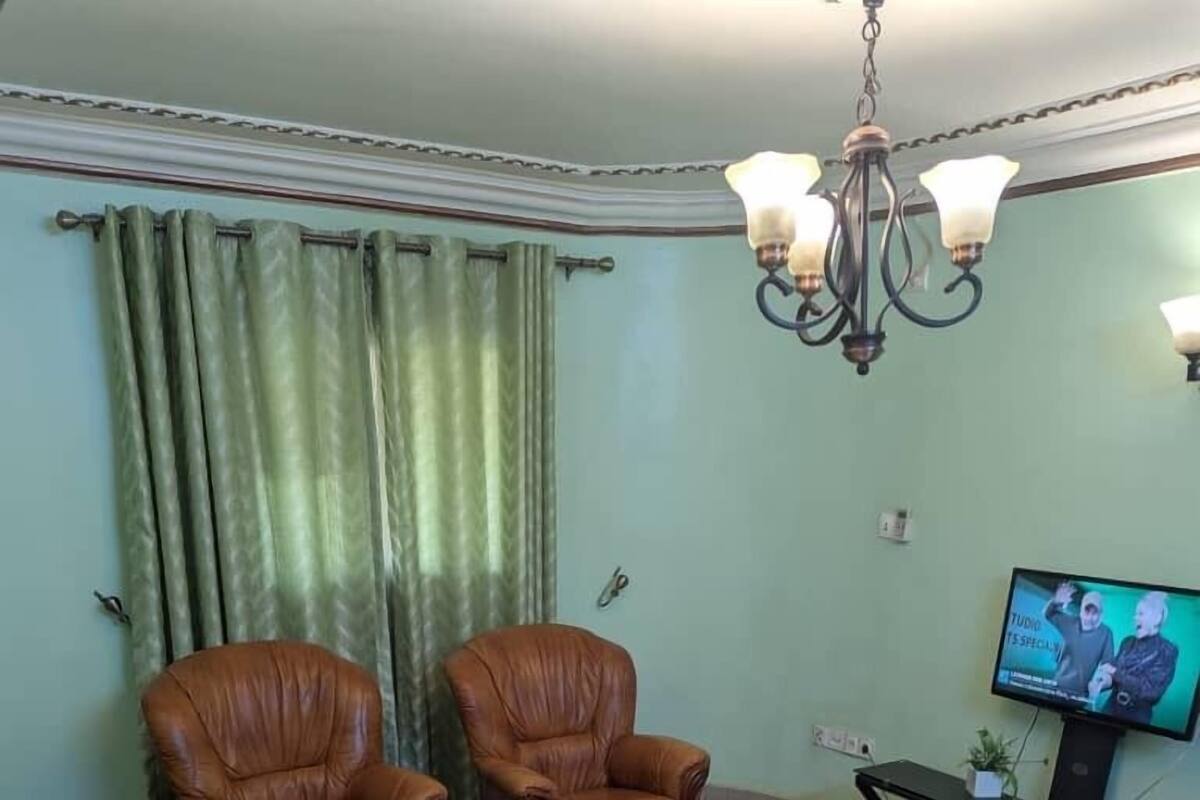 Senior Room | Ruang tamu | 60 inci sebuah televisyen pintar dengan satelit, pencetak