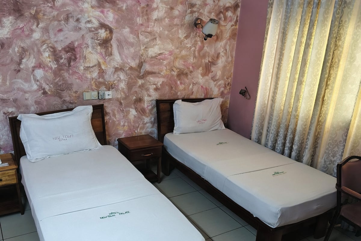 Family Room | In-room safe, laptop workspace, free WiFi, bed sheets
