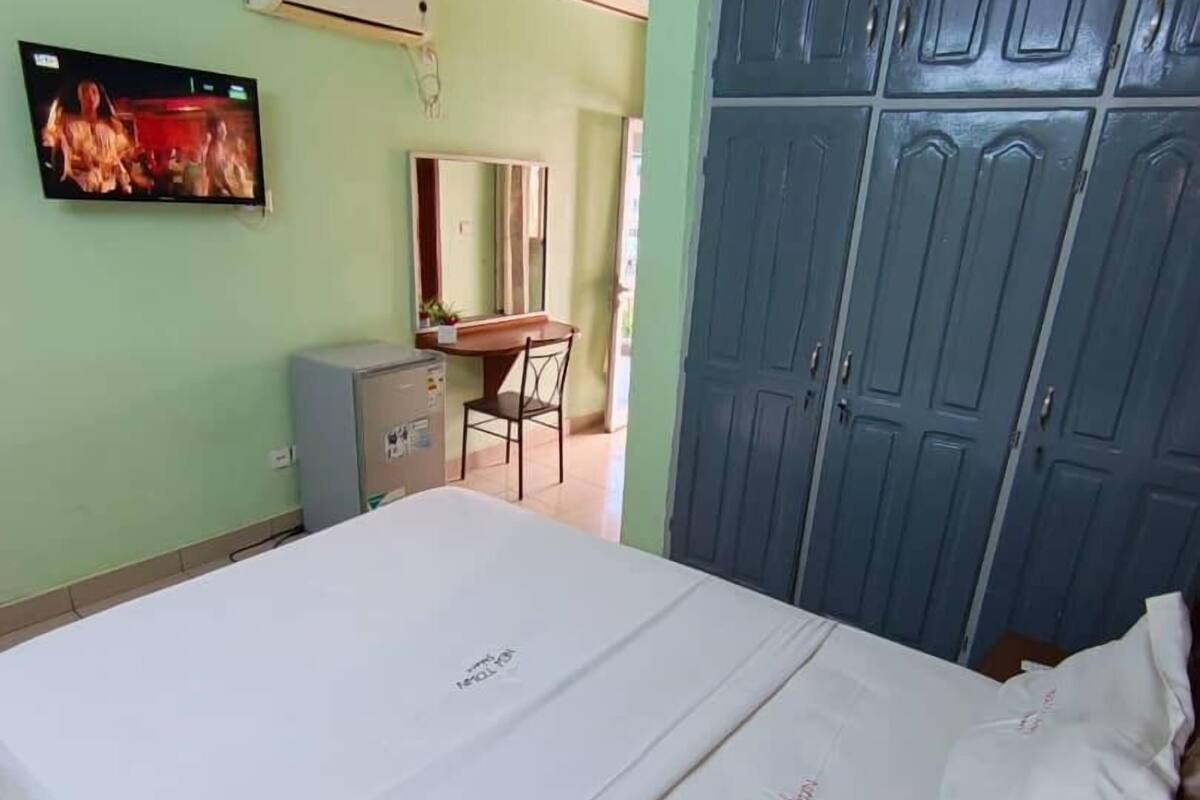 Comfort Room | Peti besi dalam bilik, ruang kerja komputer riba, Wi-fi percuma