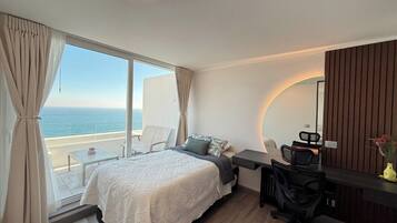 2 bedrooms, iron/ironing board, internet, bed sheets