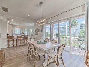 Dining - Stylish Coastal Escape in the Heart of Fort Myers Beach (Fort Myers Beach)
