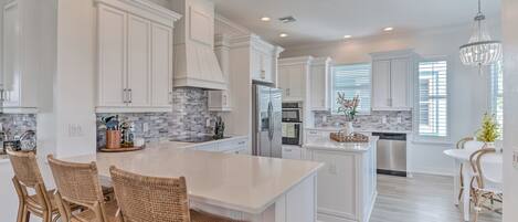 Køleskab, ovn, kogeplade, opvaskemaskine