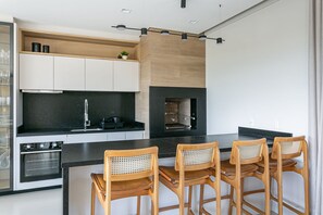 Fridge, microwave, oven, coffee/tea maker