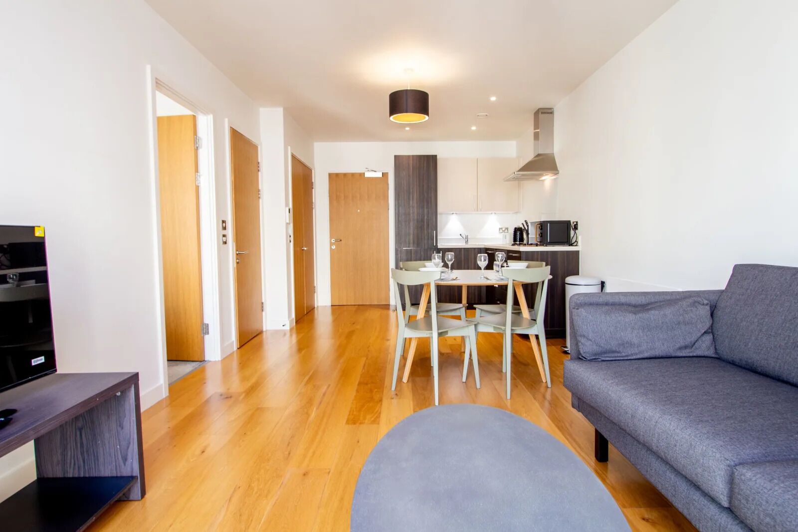 Apartment, 1 Bedroom, Non Smoking | Living area | 32-inch Smart TV with cable channels