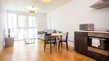 Apartment, 1 Bedroom, Non Smoking | In-room dining