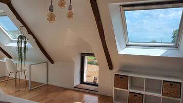 3 bedrooms, iron/ironing board, WiFi, bed sheets