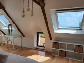 3 bedrooms, iron/ironing board, WiFi, bed sheets - Holiday Home 'Neizh Ar Kaouenn Brandérion' with Private Pool, Jacuzzi and Wi-Fi (Brandérion)