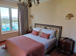 5 bedrooms, iron/ironing board, Internet, bed sheets