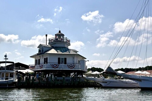 The Snuggery Inn & Suites Captain`s Quarters