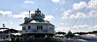 The Snuggery Inn & Suites Captain`s Quarters