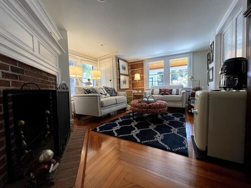 The Snuggery Inn & Suites Captain`s Quarters