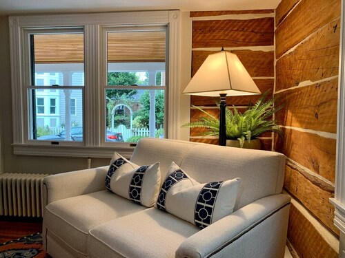 The Snuggery Inn & Suites Sea Grass Room