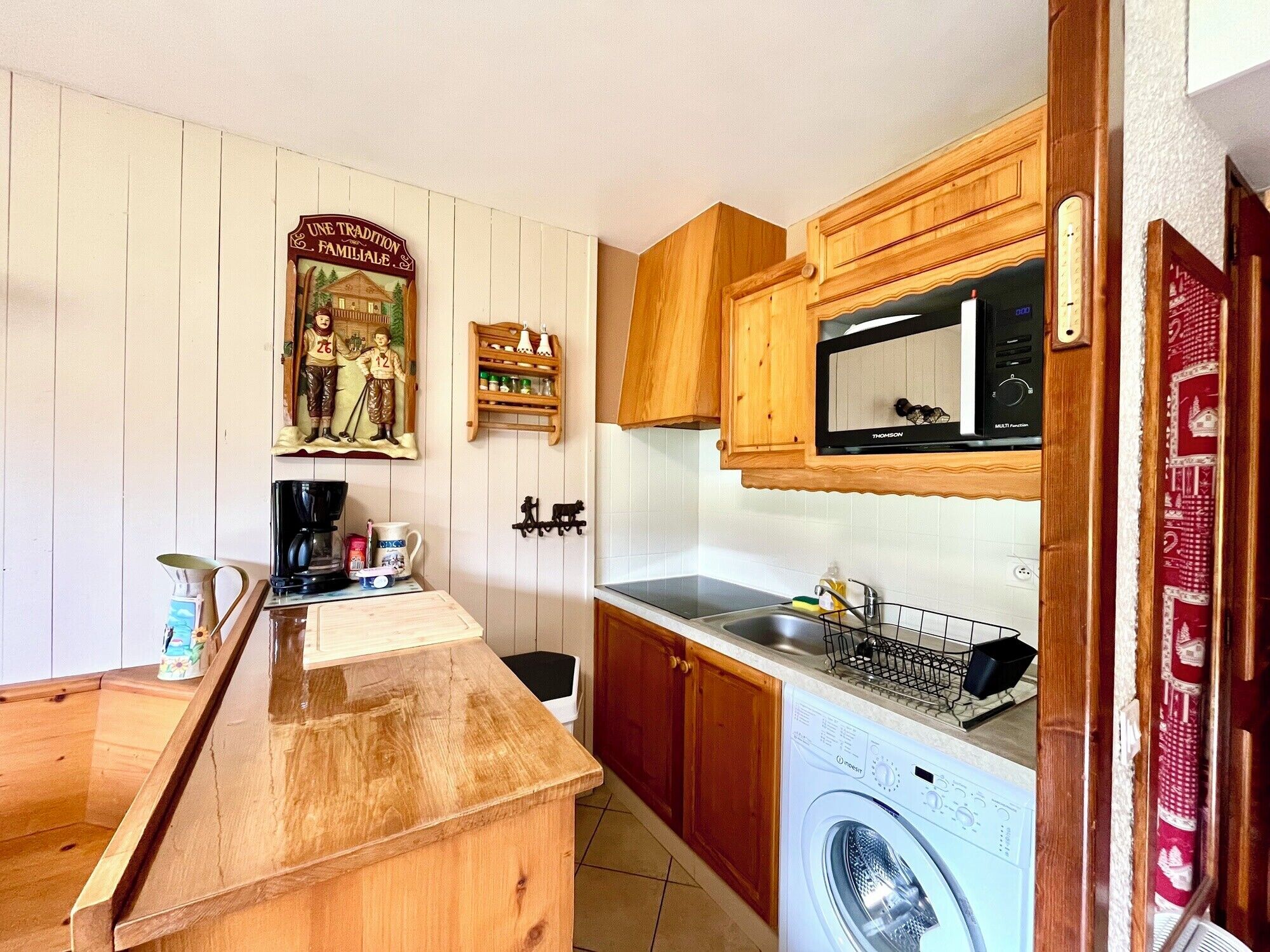 Fridge, microwave, oven, coffee/tea maker