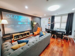 Smart TV, table tennis