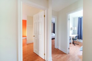 3 chambres, fer et planche à repasser, accès Internet, draps fournis