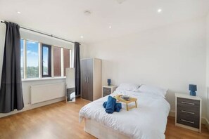 1 chambre, fer et planche à repasser, Wi-Fi, literie fournie
