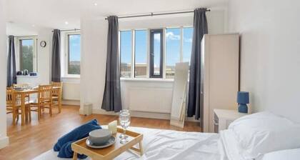 Lovely New 1 Bed Inc Parking
