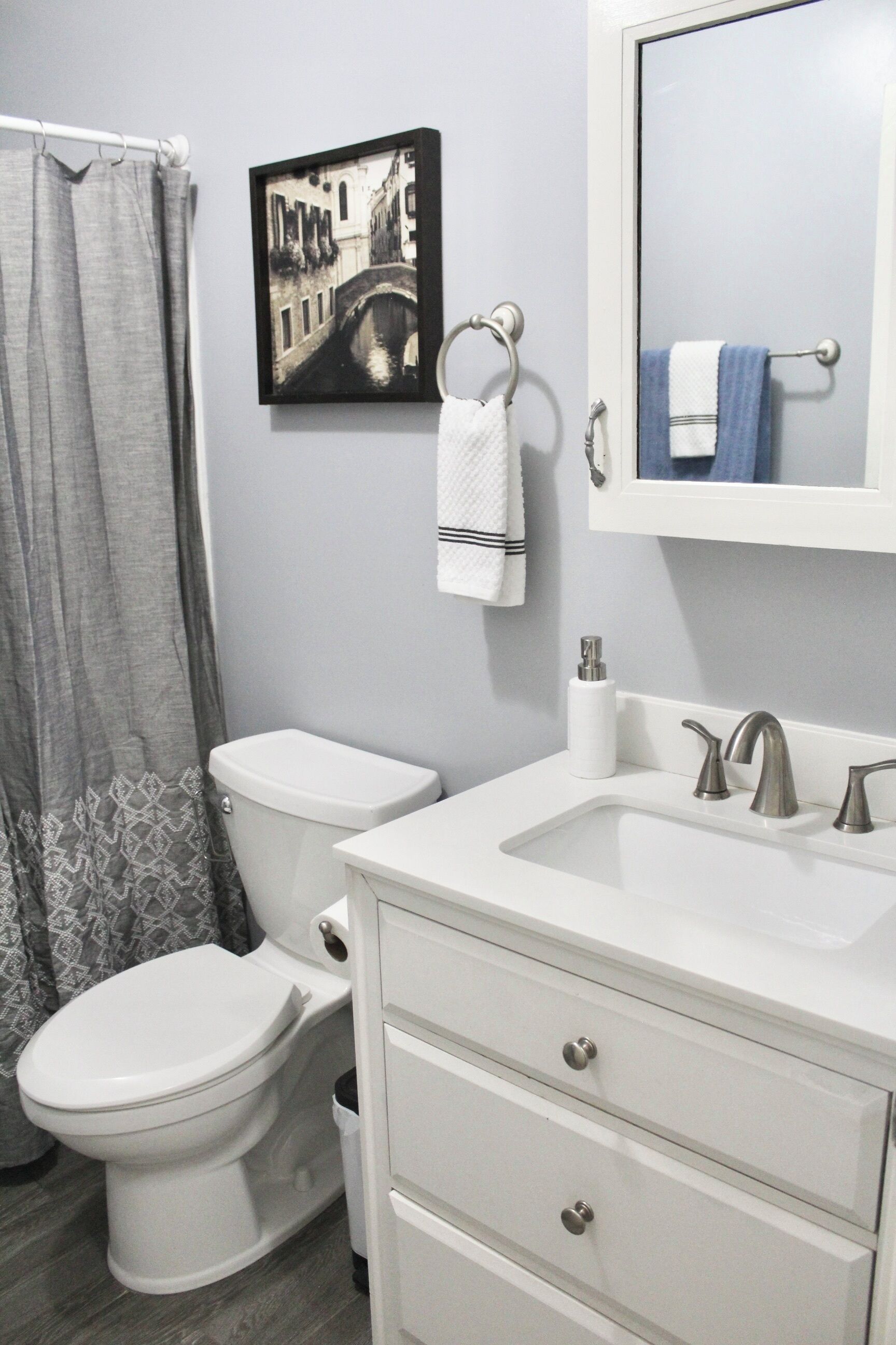 مناشف، صابون، ورق حمّام