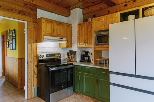 Private and Serene 4-bedroom farmhouse in Ironwood