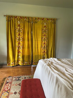 Desk, iron/ironing board, free WiFi, bed sheets