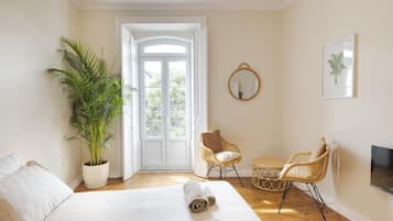 In-room safe, soundproofing, iron/ironing board, free WiFi