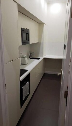 Cookware/dishes/utensils - Santa Maria Rooms and Apartments (Setúbal)