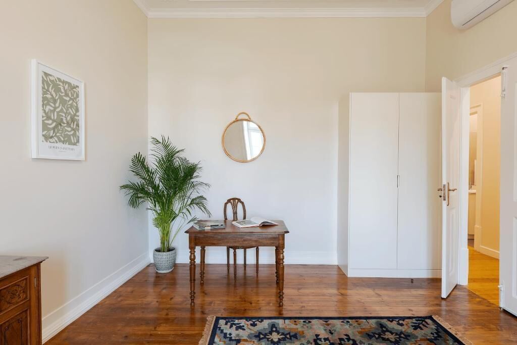 In-room safe, blackout curtains, free WiFi, bed sheets