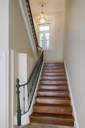 Handrails in stairways - Santa Maria Rooms and Apartments (Setúbal)