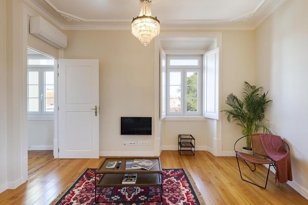 1-cm flat-screen TV with cable channels