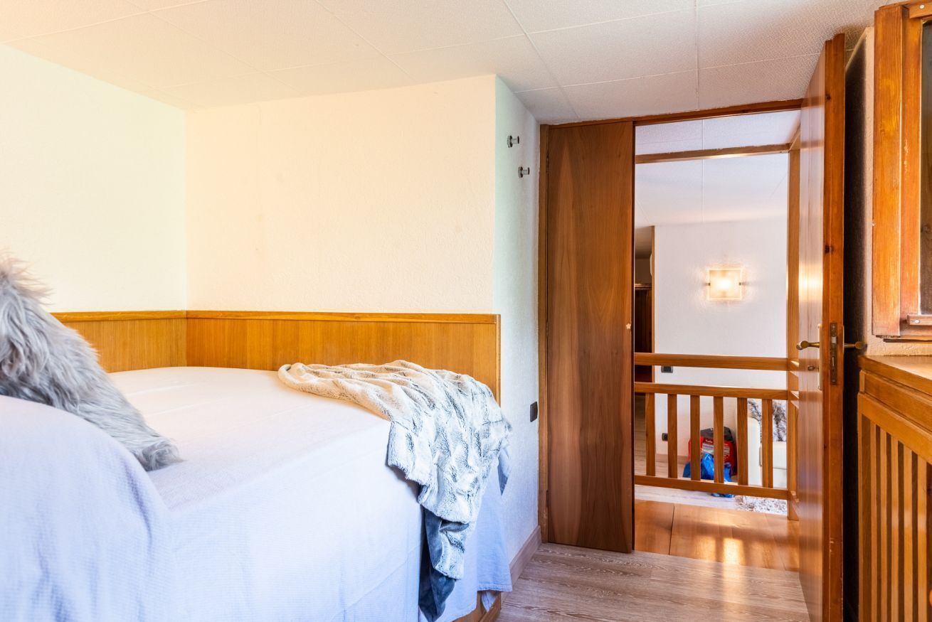 2 makuuhuonetta, vauvan matkasänky, vuodevaatteet