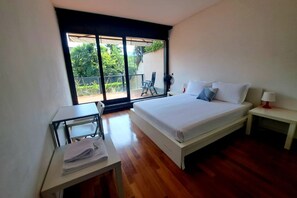 1 habitación, tabla de planchar con plancha, wifi gratis y ropa de cama 