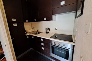 Fridge, stovetop, electric kettle, toaster