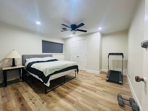 4 bedrooms, iron/ironing board, WiFi, bed sheets