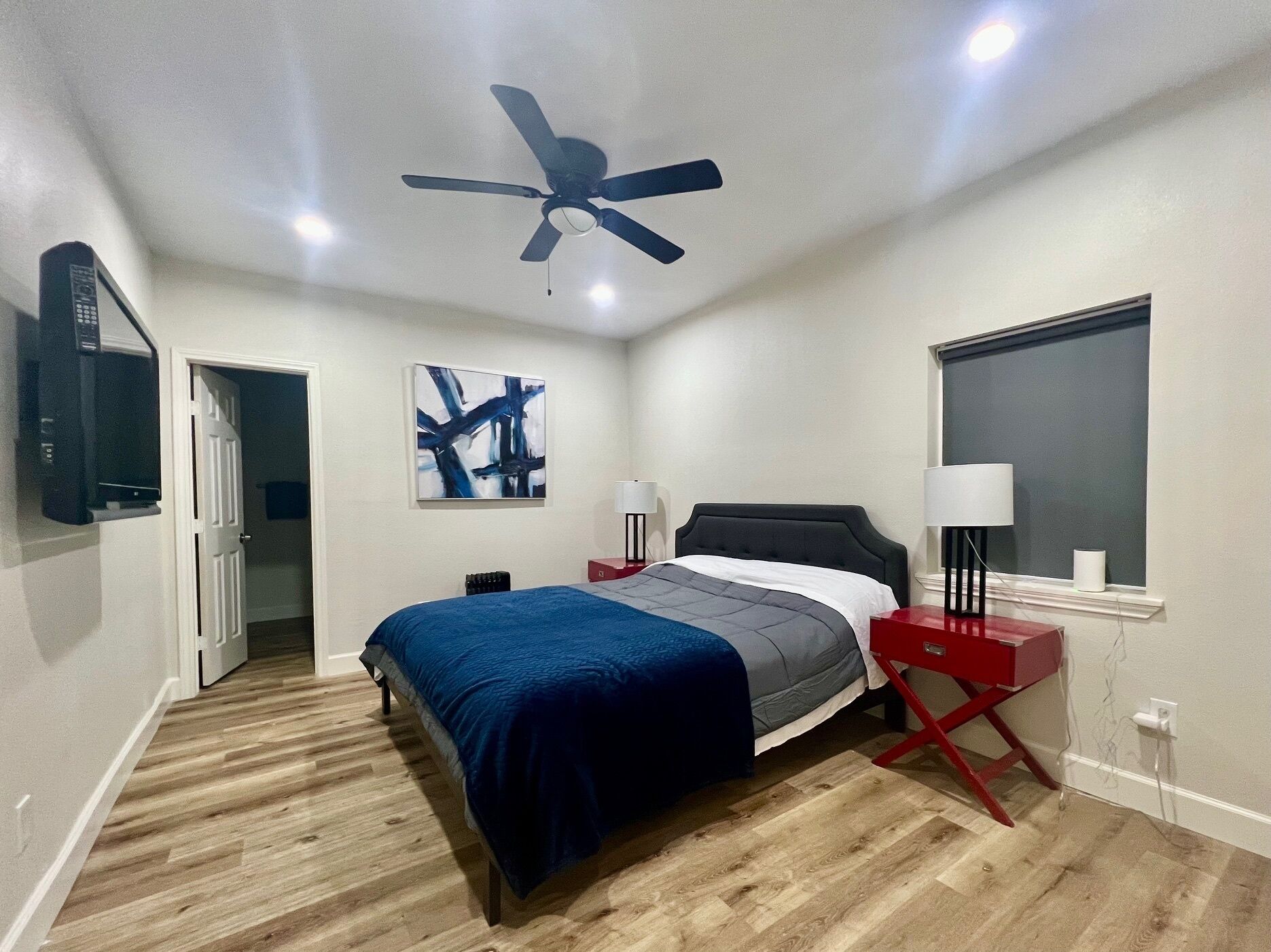 4 bedrooms, iron/ironing board, WiFi, bed sheets