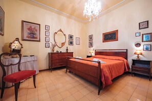 4 makuuhuonetta, silitysrauta/-lauta, internet, vuodevaatteet