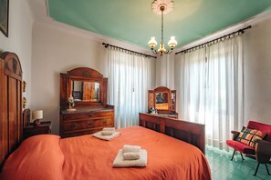 4 Schlafzimmer, Bügeleisen/Bügelbrett, Internetzugang, Bettwäsche