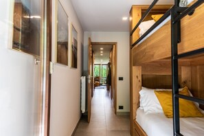 2 Schlafzimmer, Reisekinderbett, kostenloses WLAN, Bettwäsche