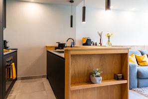 Kühlschrank, Ofen, Geschirrspüler, Wasserkocher