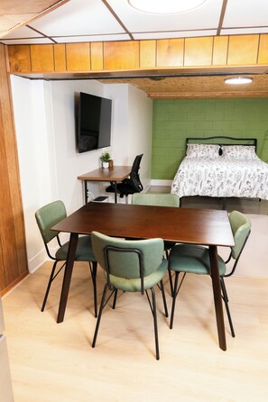 1 bedroom, internet, bed sheets