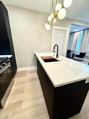 Refrigerador, microondas, horno, placa de cocina