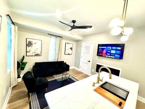 TV, fireplace