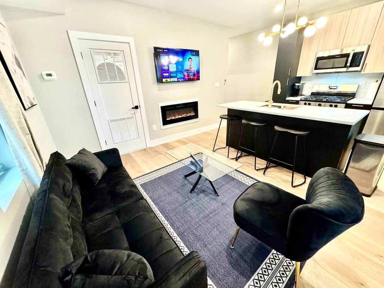 TV, fireplace