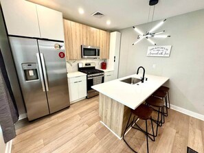 Fridge, microwave, oven, stovetop - 3 bedrm kitchen, living room, 108-A1 (Atlantic City)
