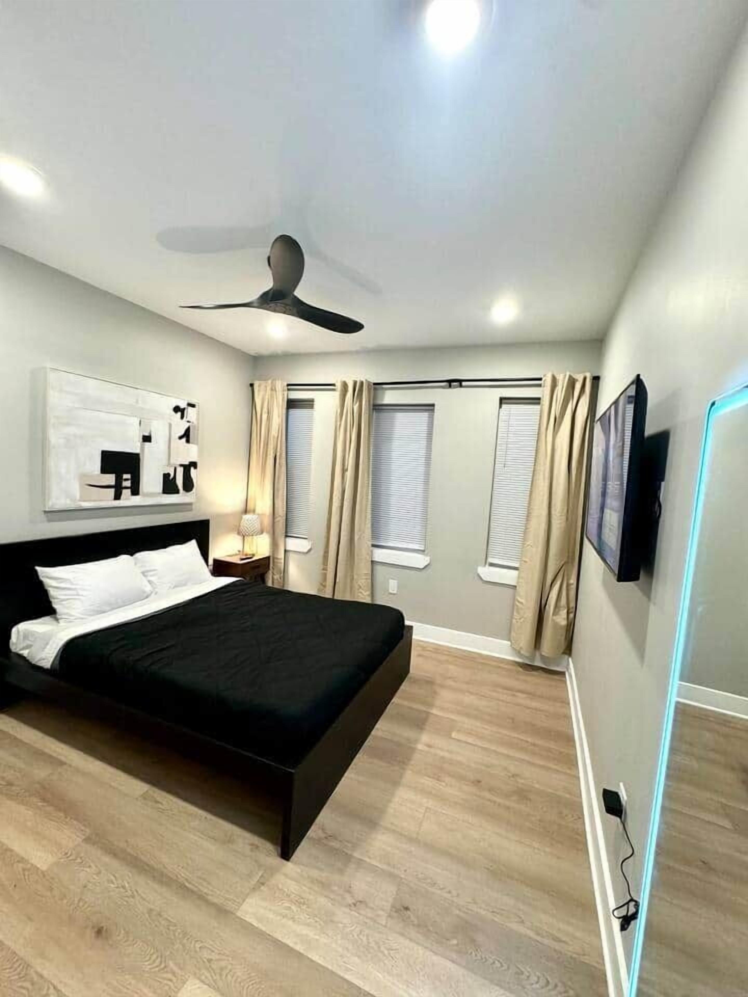 5 bedrooms, in-room safe, iron/ironing board, WiFi