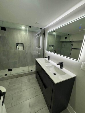 Hair dryer - 5 bedroom university area full kitchen, livingroom (Philadelphia)