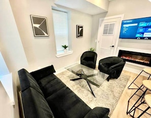 TV, fireplace