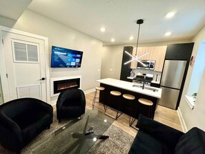 TV, fireplace
